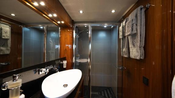 Image of LADY VOLANTIS yacht #31