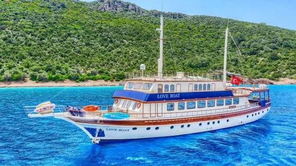 LOVE BOAT