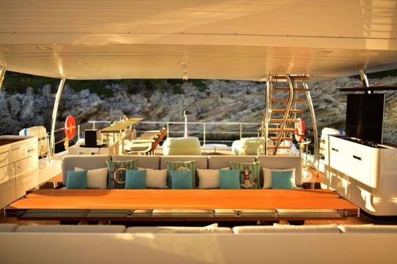 Image of LOVE T yacht #12