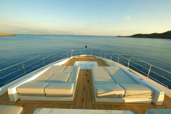 Image of LOVE T yacht #19