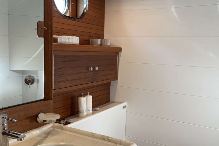 Master cabin bathroom