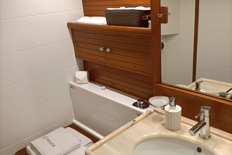 Vip cabin bathroom