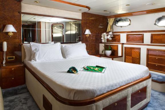 MY NITTA V - VIP suite lower deck