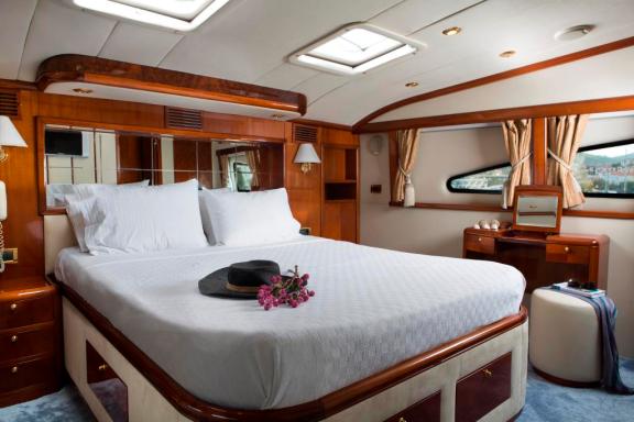 MY NITTA V - VIP suite main deck