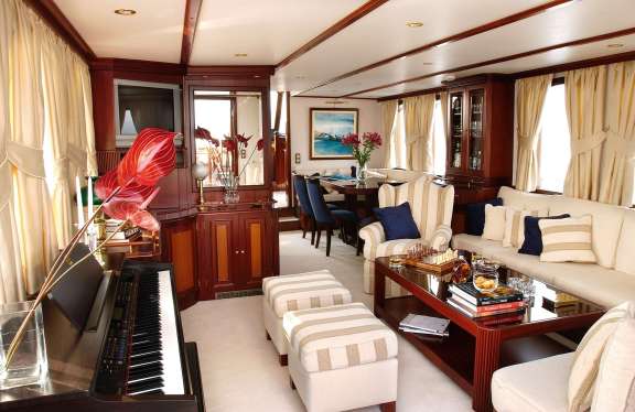 Salon — Piano & Lounge
