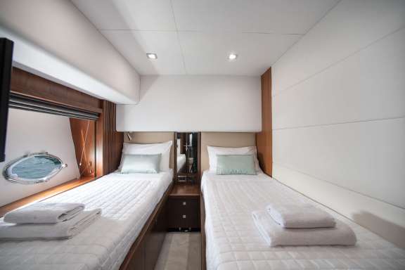 Image of PHOENIX yacht #10