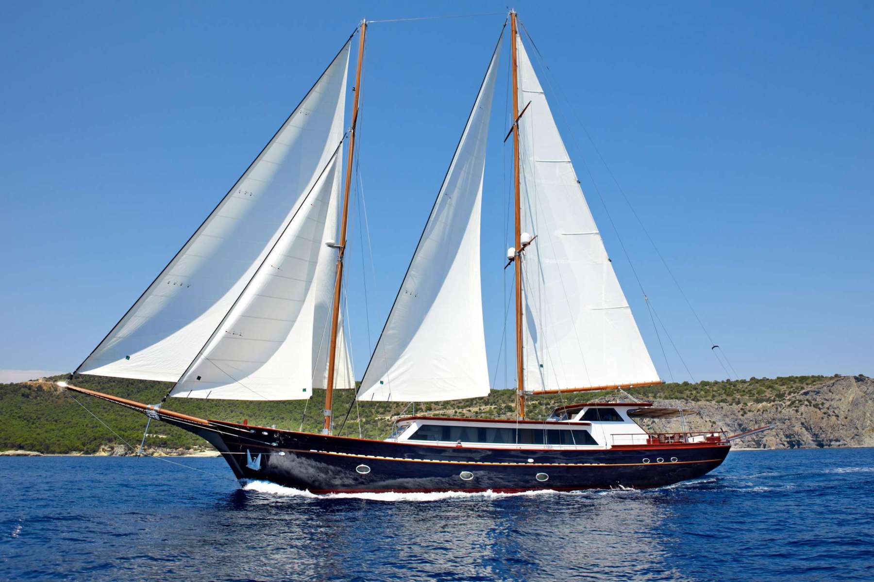 Main image of SLOW LIVE yacht