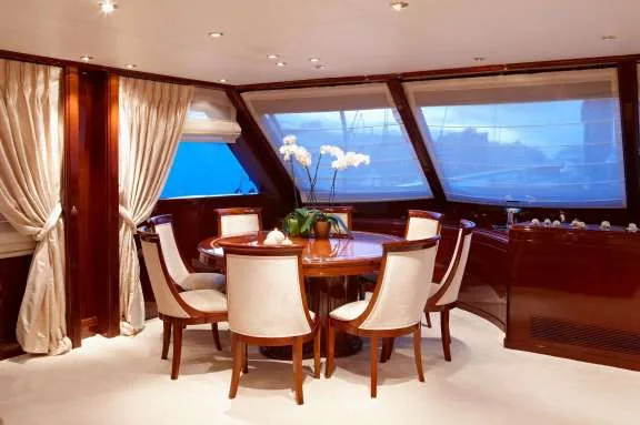 Salon — Dining Area