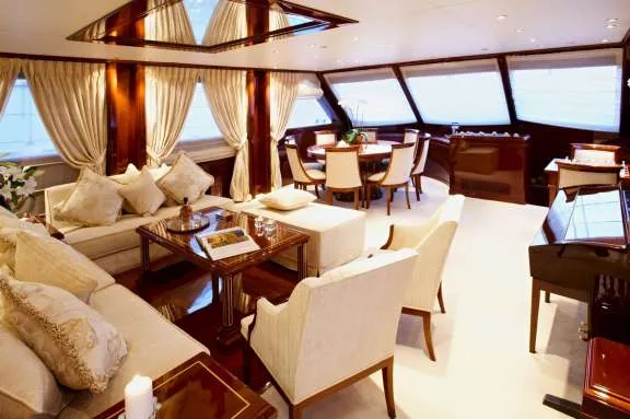 Salon & Dining