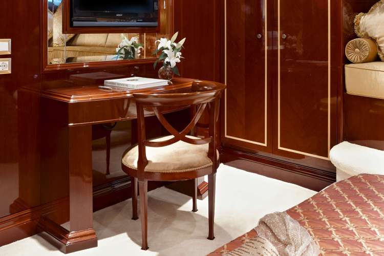 VIP Cabin — Desk