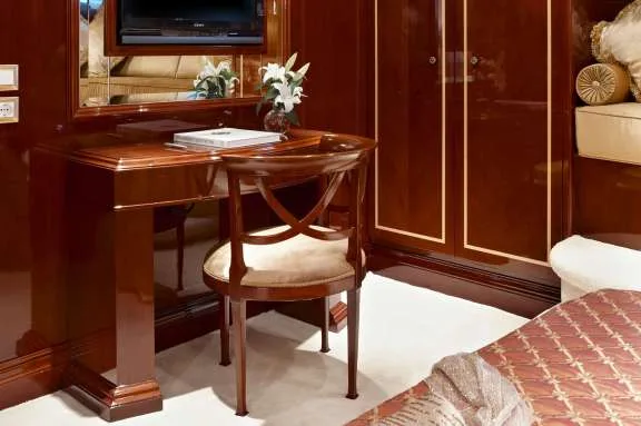 VIP Cabin — Desk