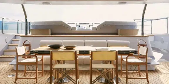 VOLO MARE Luxury Charter Yacht Azimut Grande Trideck Dining Area