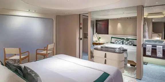 VOLO MARE Luxury Charter Yacht Azimut Grande Trideck Double Cabin