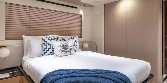 VOLO MARE Luxury Charter Yacht Azimut Grande Trideck Double Bed Cabin