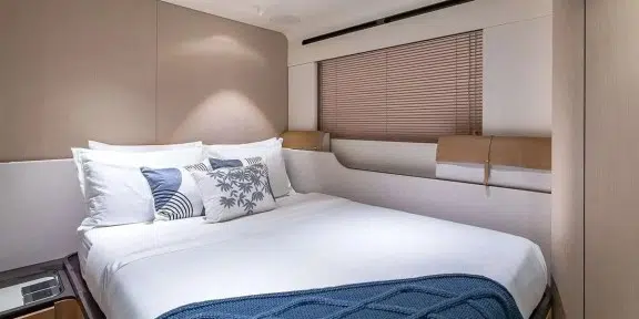 VOLO MARE Luxury Charter Yacht Azimut Grande Trideck Double Cabin Bed