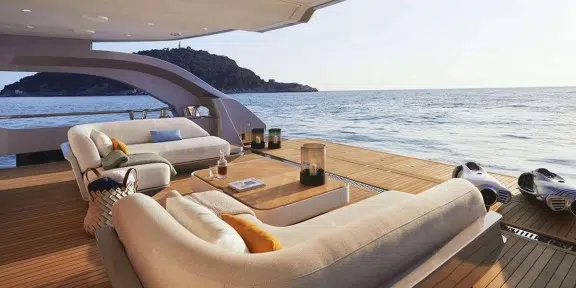 VOLO MARE Luxury Charter Yacht Azimut Grande Trideck Main Deck Aft Seating