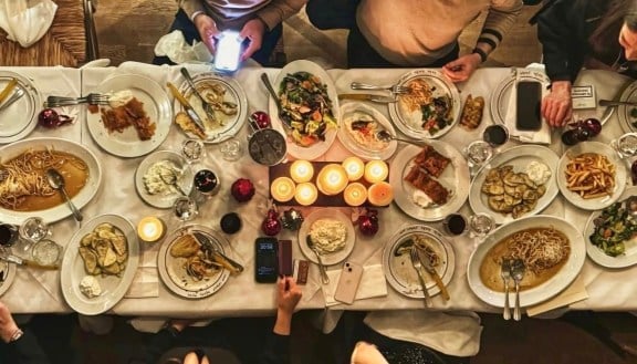 Manari Taverna table, Athens