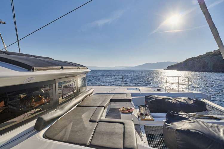 Fore Deck - Sunbathing Area