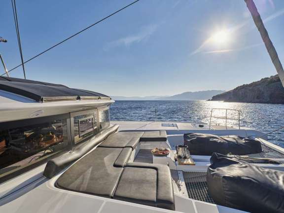 Fore Deck - Sunbathing Area
