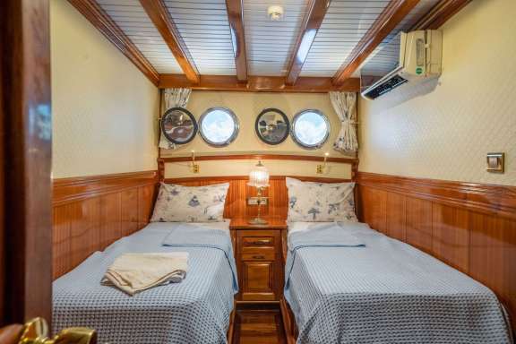 Image of ADMIRAL yacht #13