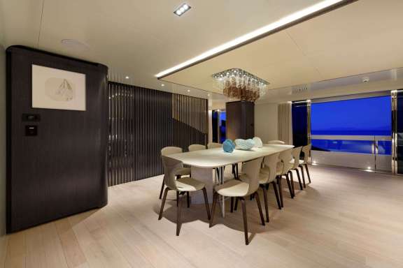 Dining Table Saloon