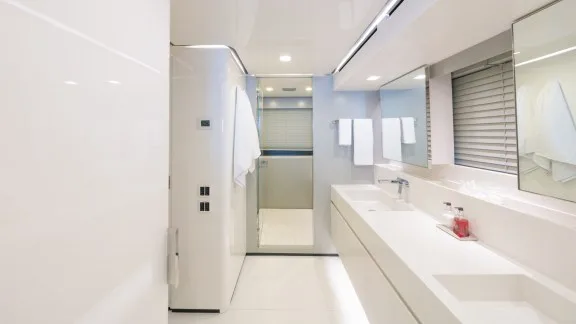 Image of RIANA II yacht #16