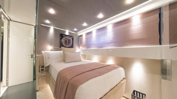 Image of RIANA II yacht #23