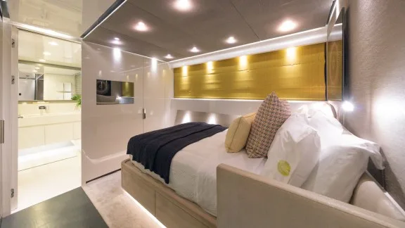 Image of RIANA II yacht #25