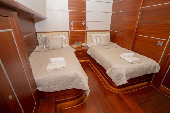 Image of DRAGON FLY yacht #12