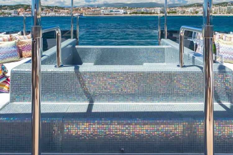 Sundeck Jacuzzi