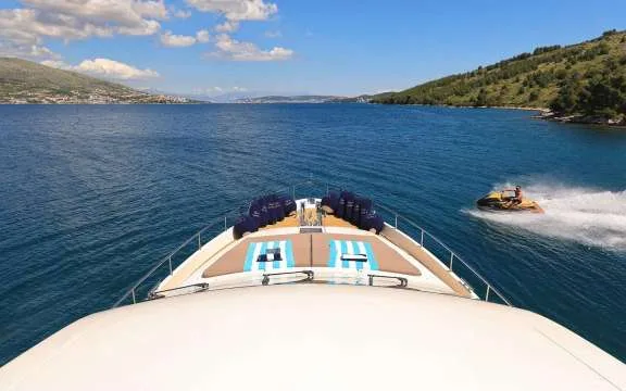 Bow—forward view