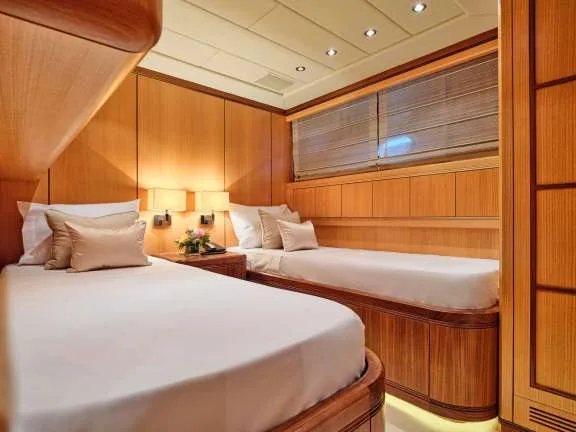 Image of WET PANTHER yacht #12