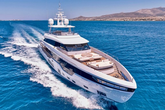 Luxury motor yacht VOLO MARE cruising in Greece