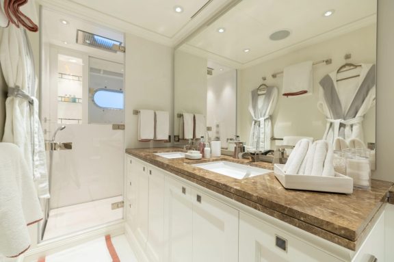Winter double cabin bath