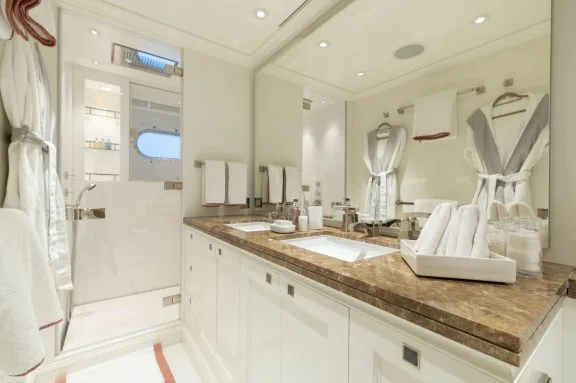 Winter double cabin bath