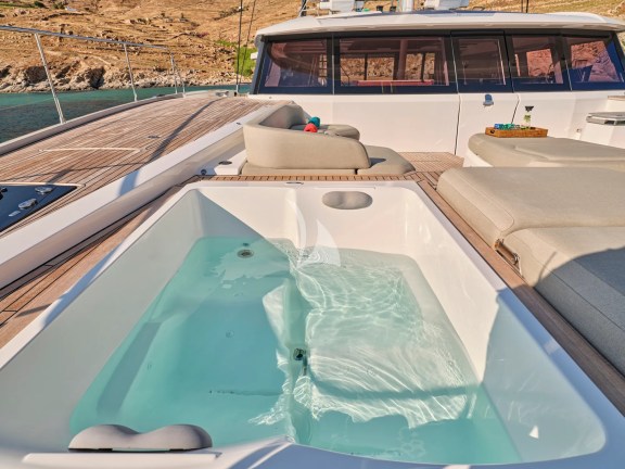 Jacuzzi on foredeck