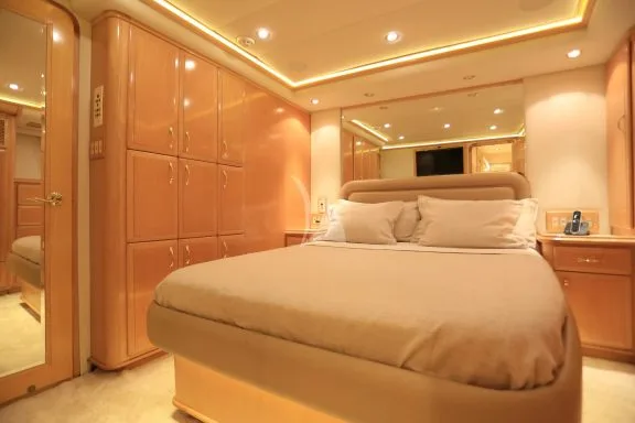 Double cabin