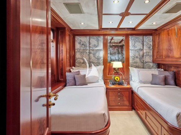 Image of OPTION B yacht #53