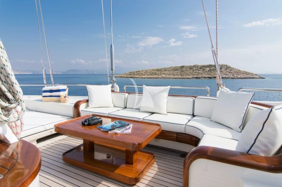 Flybridge seating