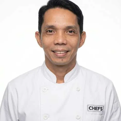 Crew of SALUZI|Andres Bolocon — Pastry Chef