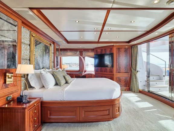 Image of OPTION B yacht #47