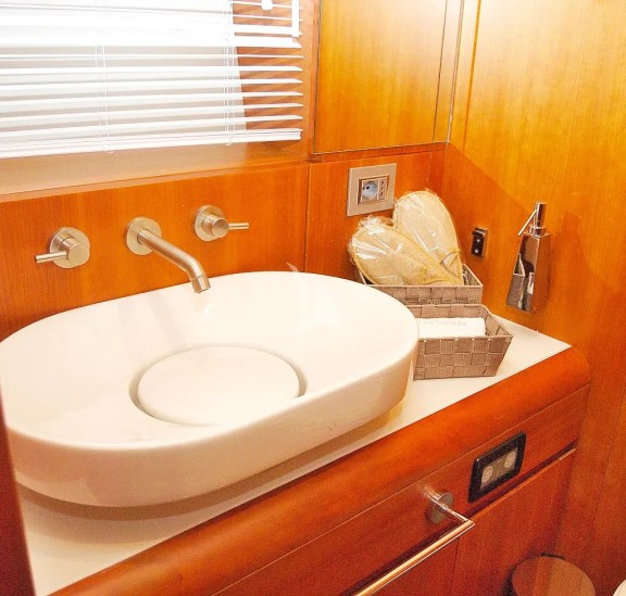 Port Twin Cabin Bathroom