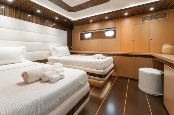 Image of LE PIETRE yacht #24
