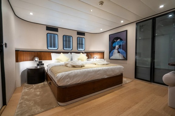 Image of De Love yacht #48