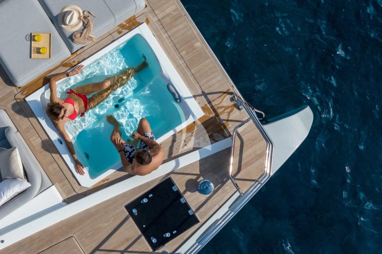Fore deck - Jacuzzi 