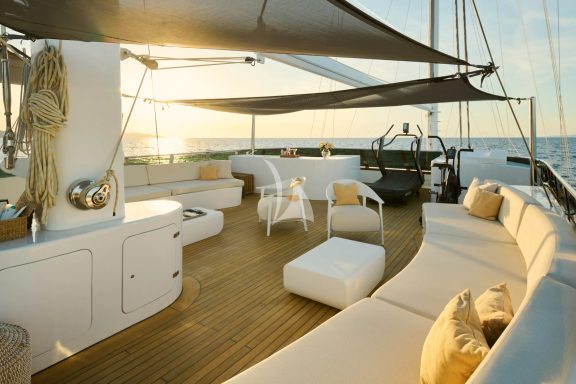 Lady Gita sundeck
