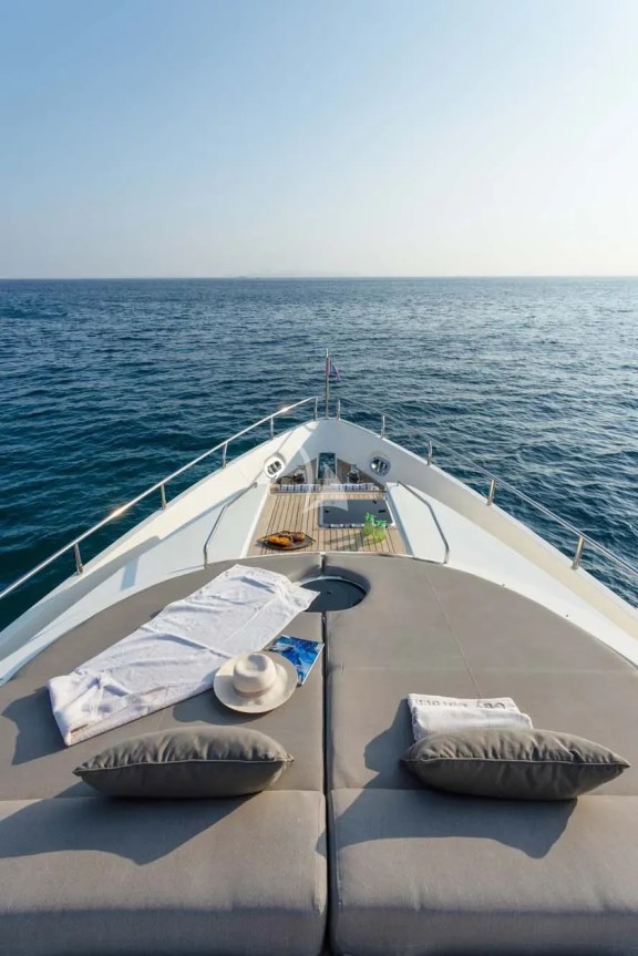 Bow sunbathing area