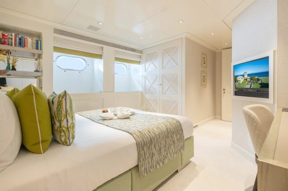 Spring double cabin
