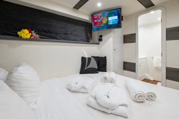 Guest cabin