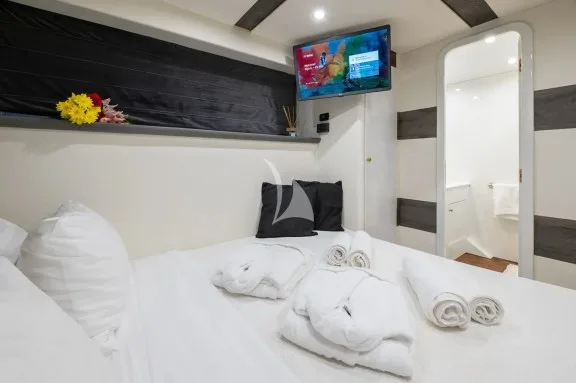 Guest cabin